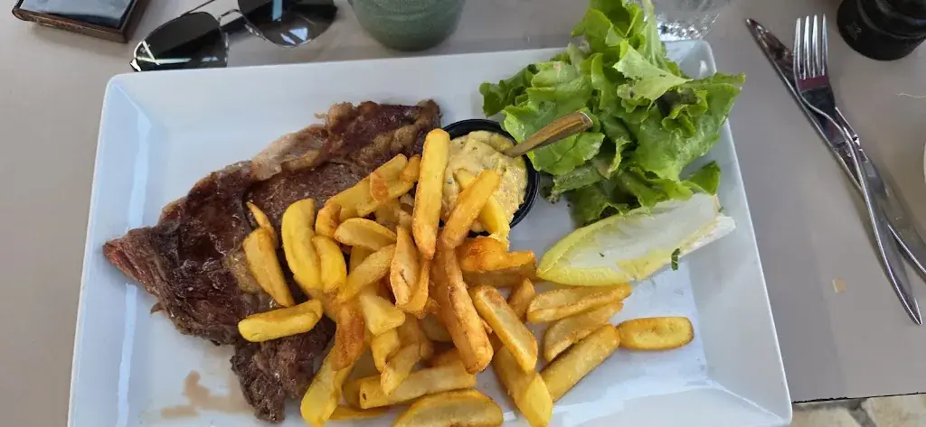 Mike Goacher_La Corderie_Mandelieu-la-Napoule_review