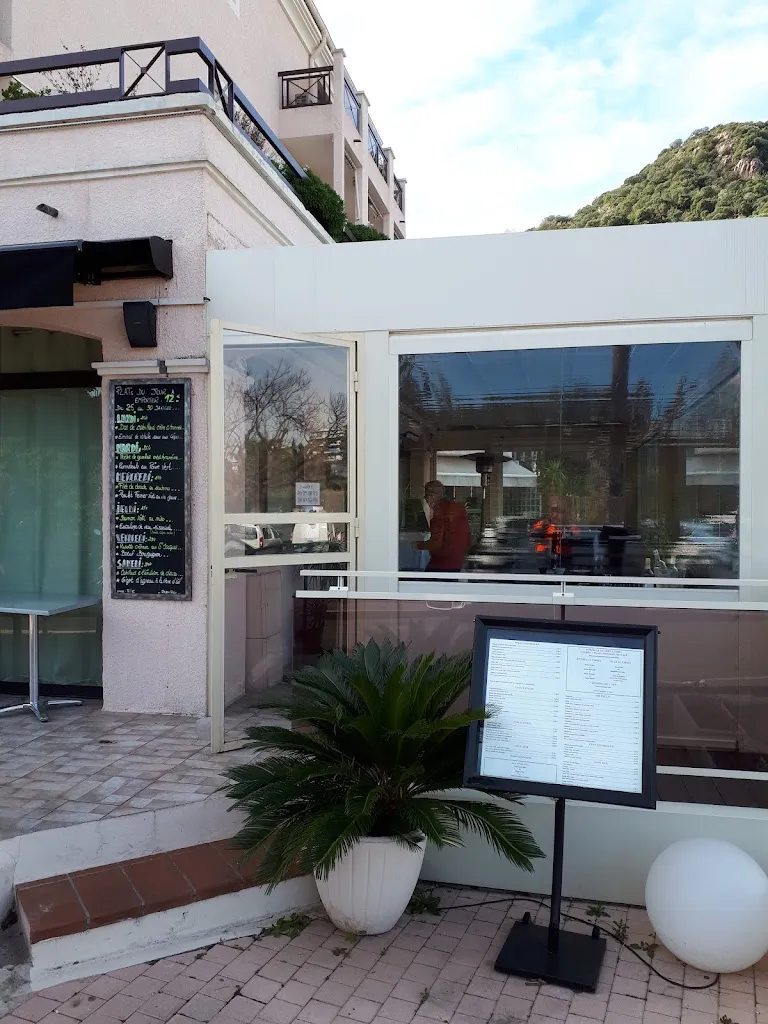 Armando de Gregori_LA PERLA NERA_Mandelieu-la-Napoule_review