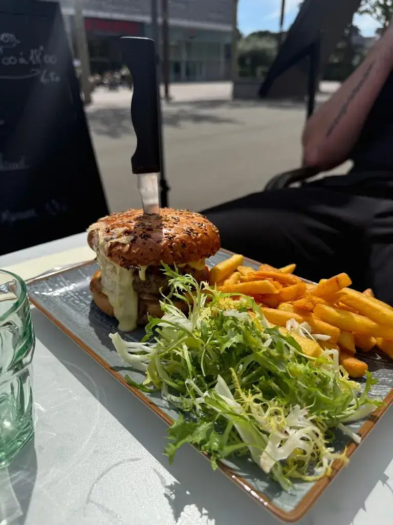 Najoua Loneux_Brasserie L'évidence_Mandelieu-la-Napoule_review