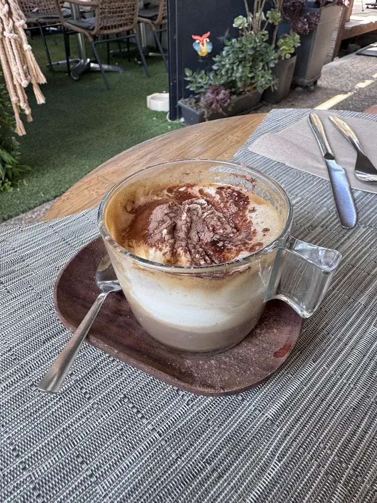 Abdulaziz Al-Khalifa_Petit Bambou Café_Mandelieu-la-Napoule_Bewertung