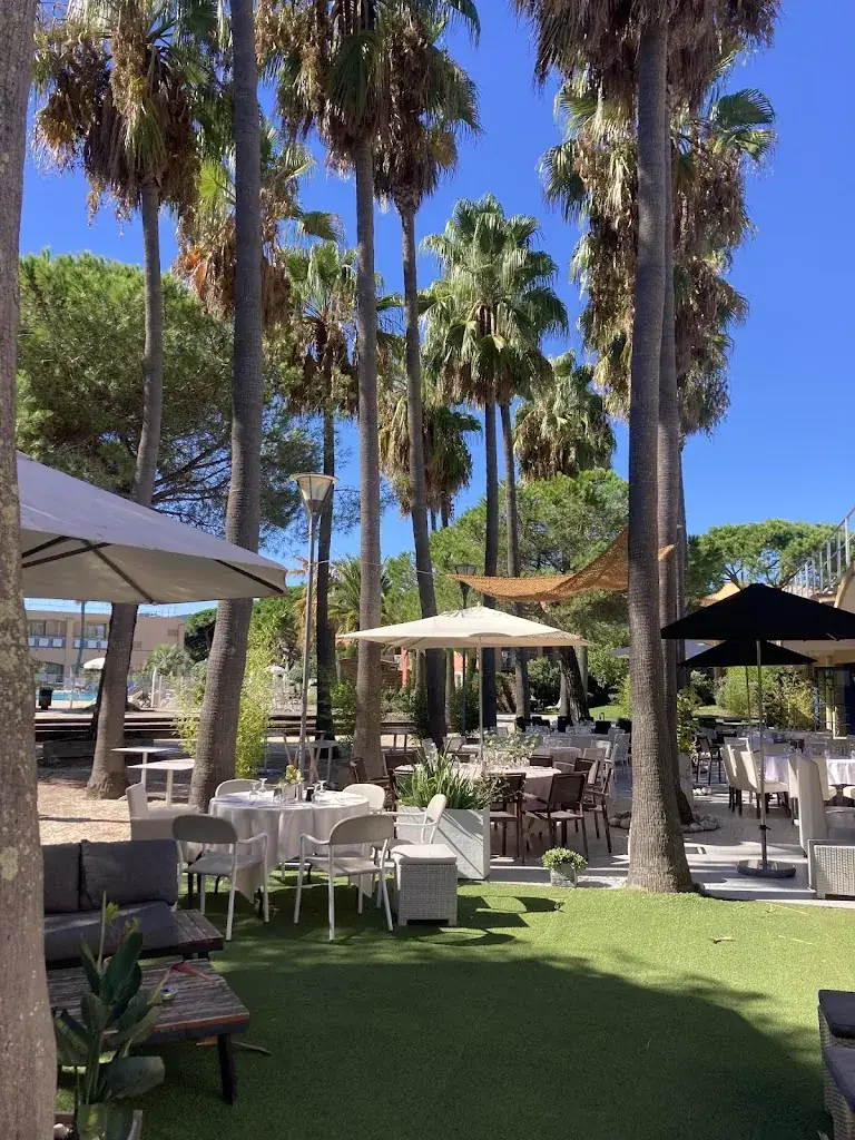 Le Crusoé by Robinson_Mandelieu-la-Napoule_slider_image_3