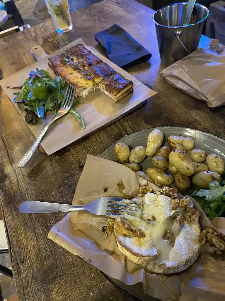 Amber Weed_La Petite Source_Mandelieu-la-Napoule_recensione