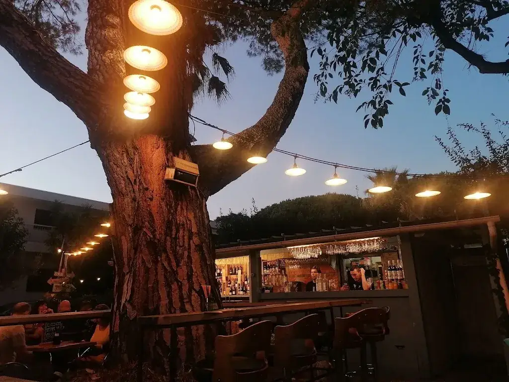 Ali B_Le Lagon Mandelieu - Pool Club - Restaurant - Cocktails à Mandelieu_Mandelieu-la-Napoule_avis