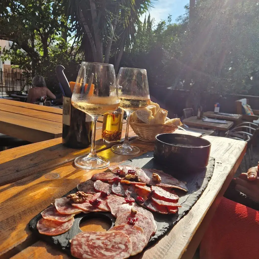 joe clark_La Canisse_Mandelieu-la-Napoule_review