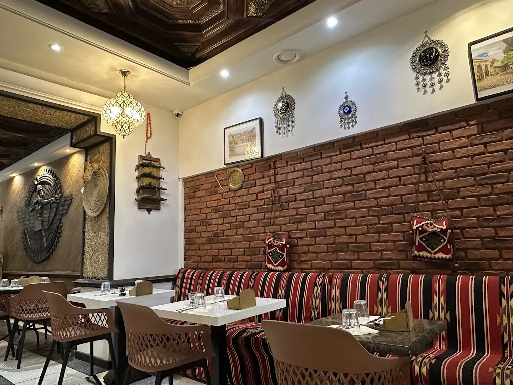 ASHOURYA_Marseille_slider_image_3