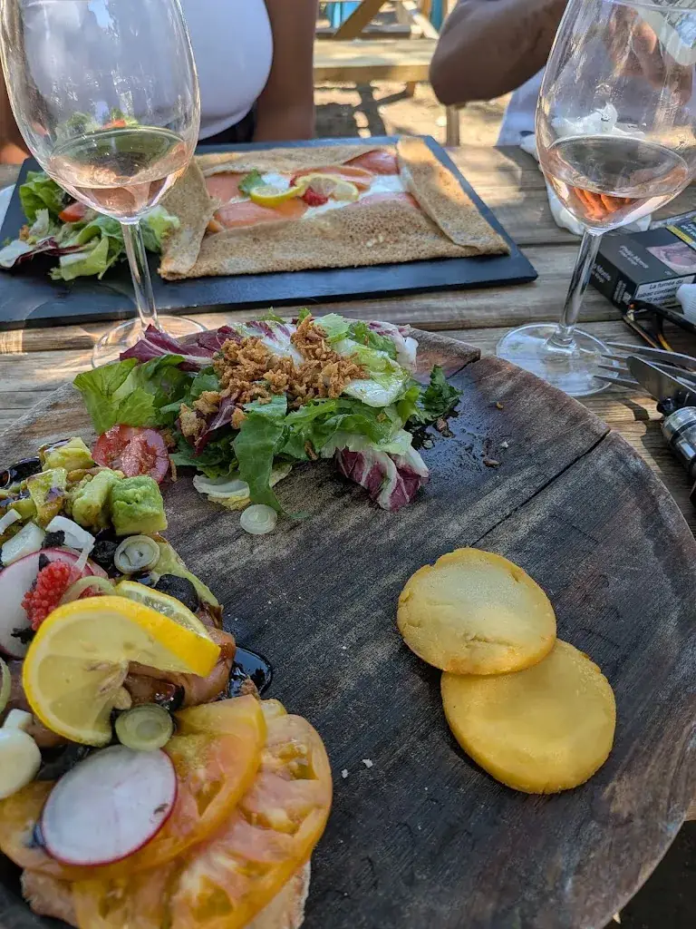 Marlène Baffier_Paillote Tchikita Cabana_Martigues_review