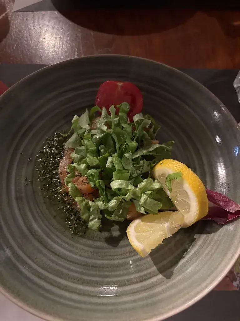 Basma Loussaif_Le Douglas_Pierrelatte_review