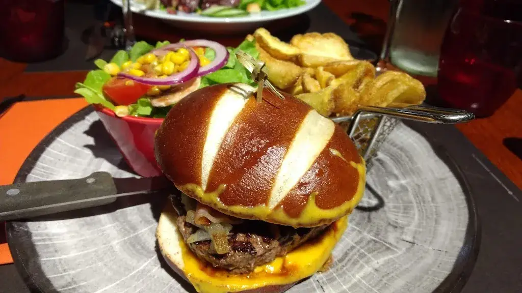 Paweł Grądziel_Le Douglas_Pierrelatte_review