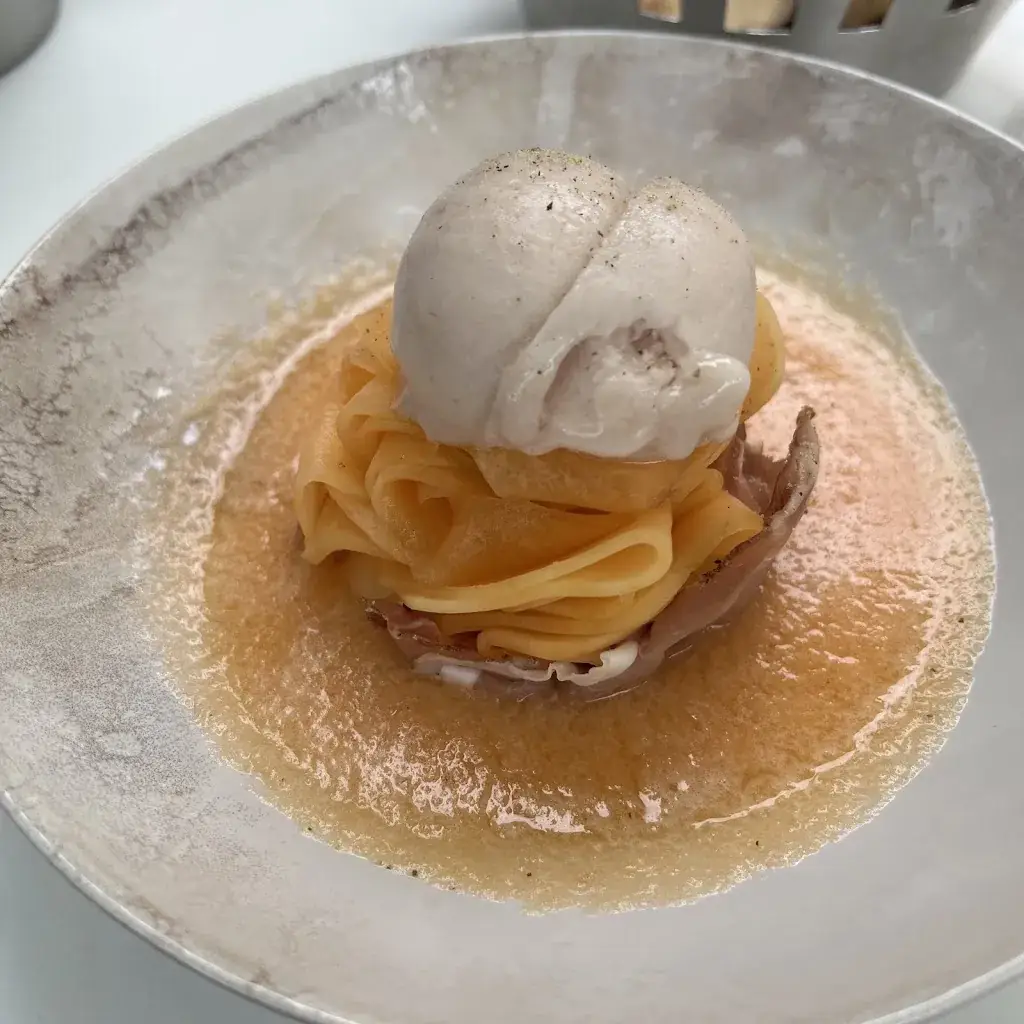 Nikki M_Au 49 chez Gwen et Alex_Maussane-les-Alpilles_recensione