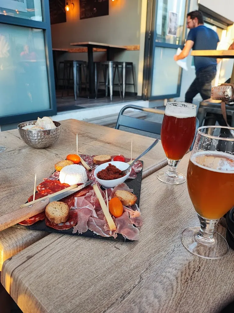 Bar de la fauvette_Maubec_slider_image_3