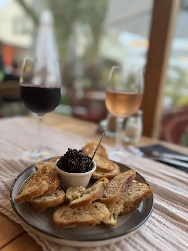 angélique pruvost_Le 4.27_Cabrières-d'Avignon_review