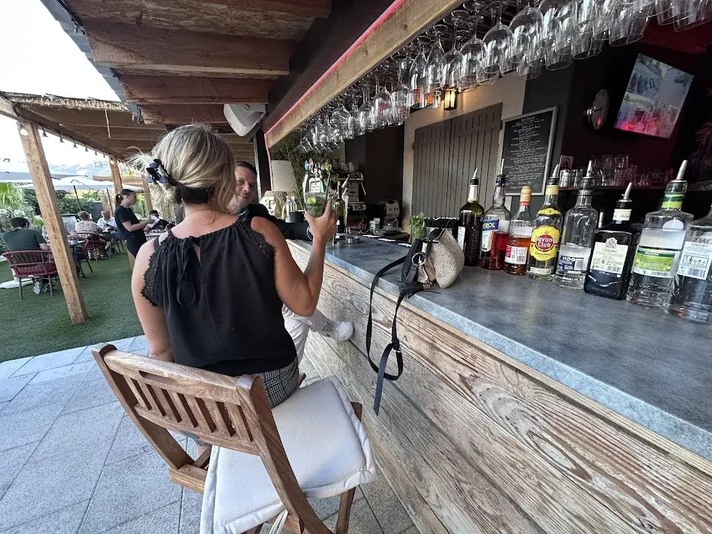 morgane kanouni_Le 4.27_Cabrières-d'Avignon_review