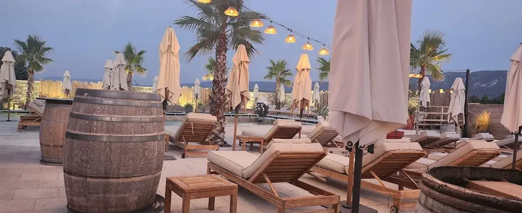 Le 4.27_Cabrières-d'Avignon_slider_image_2