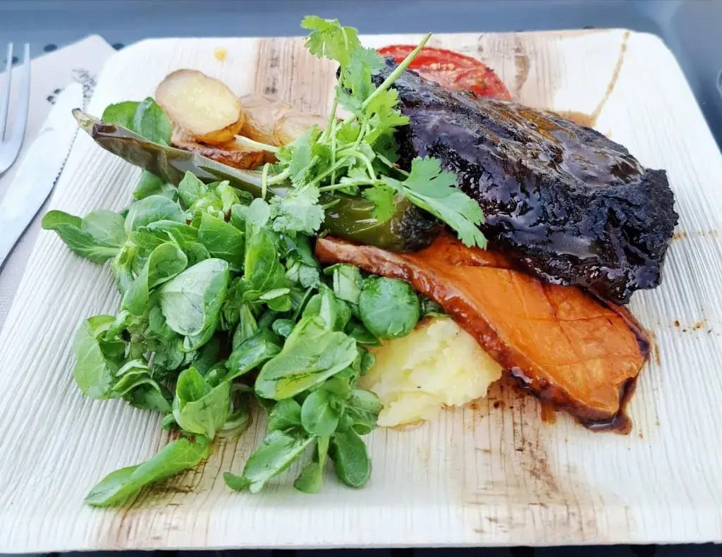 Melvyn Guy_LES HALLES DE COUSTELLET_Oppède_review