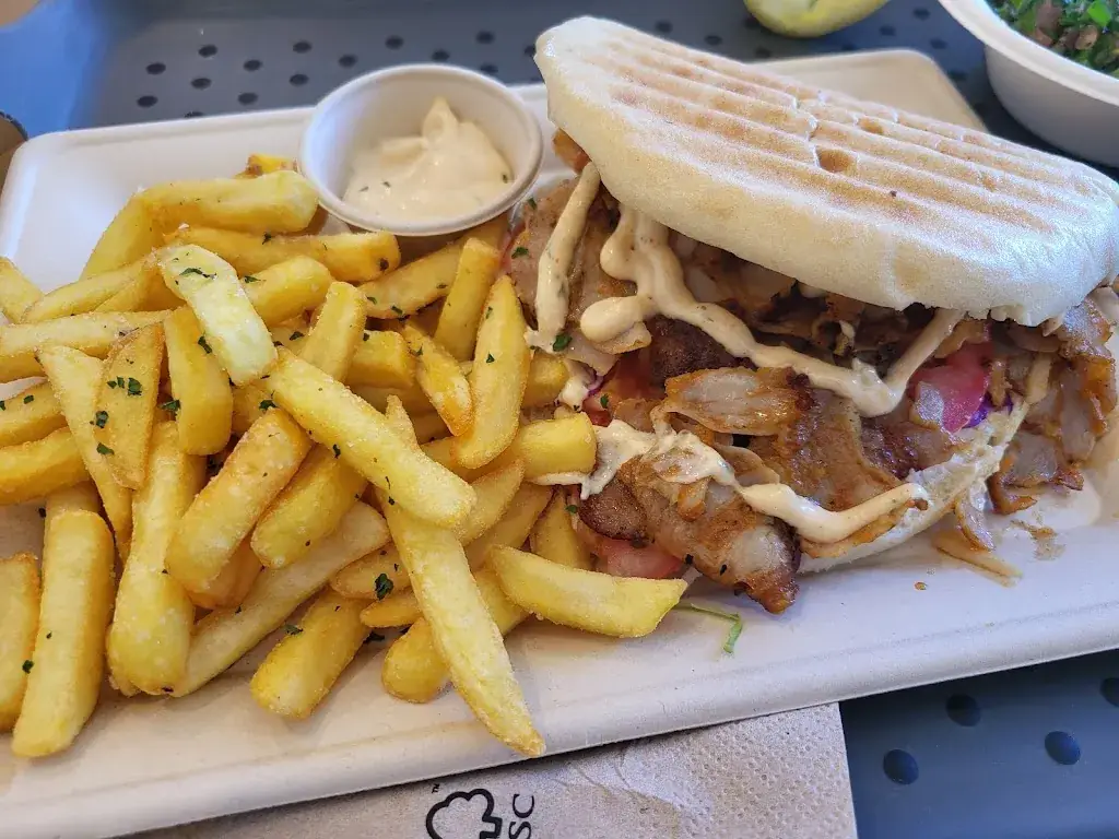 Cilou C_LES HALLES DE COUSTELLET_Oppède_review