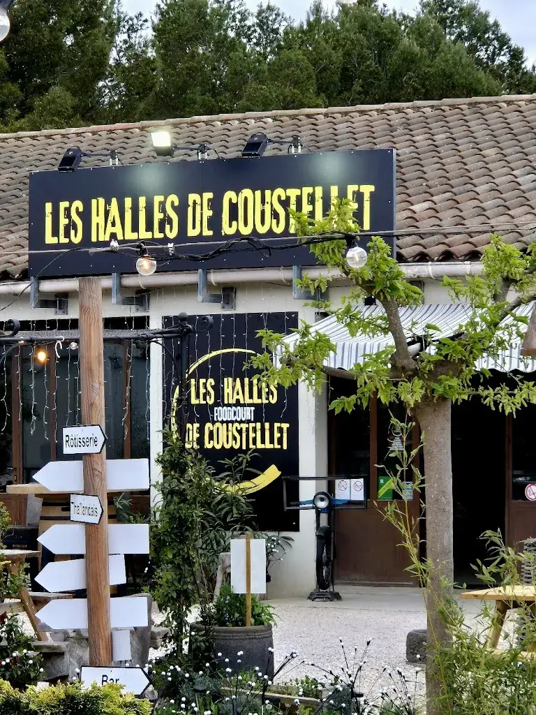 LES HALLES DE COUSTELLET restaurant in Oppède
