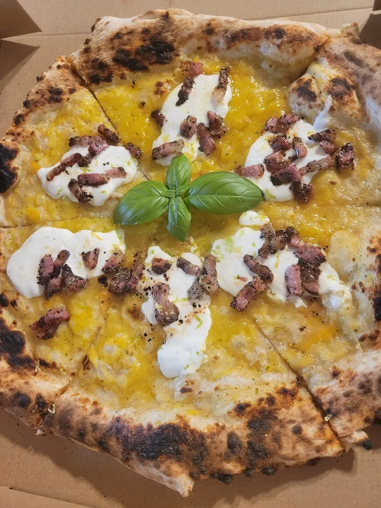 N R_La Piazzetta Coustellet_Maubec_review