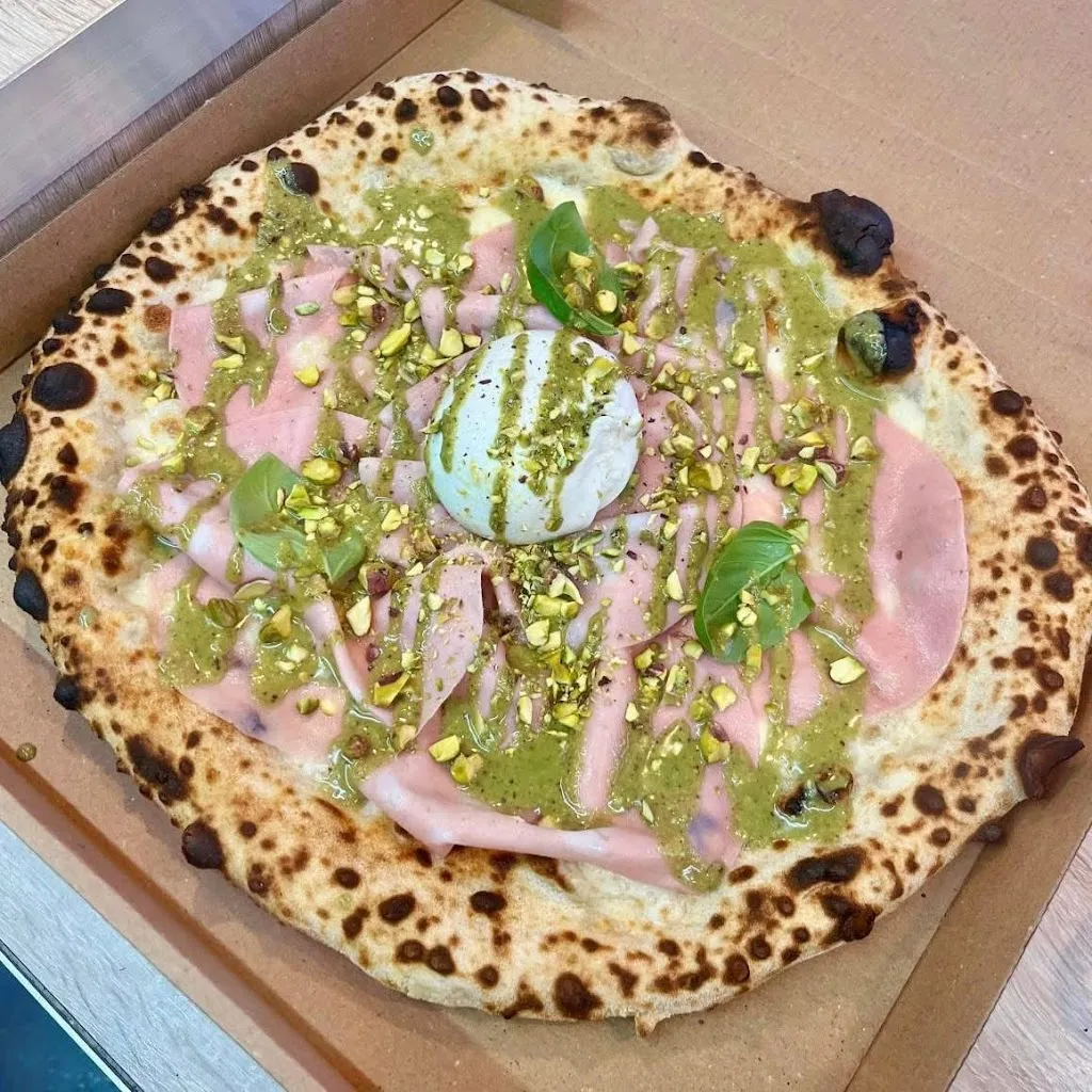 La Piazzetta Coustellet_Maubec_slider_image_3