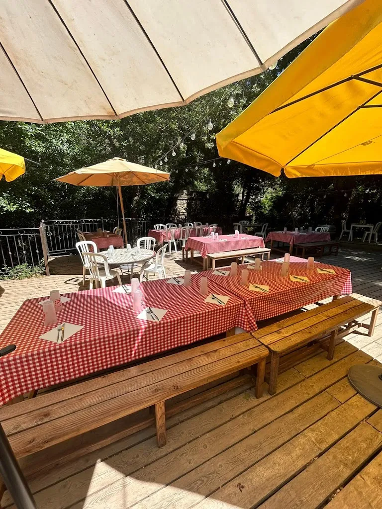 La Guinguette De MontRieux restaurant in Méounes-lès-Montrieux