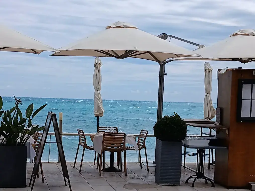 Le Grand Large ristorante a Menton