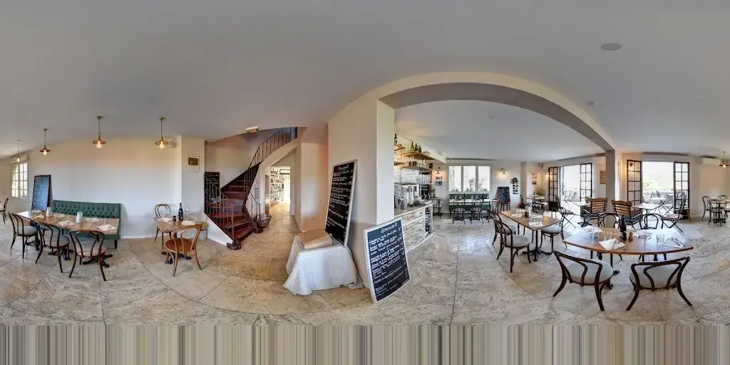 Café du Progrès restaurant in Ménerbes