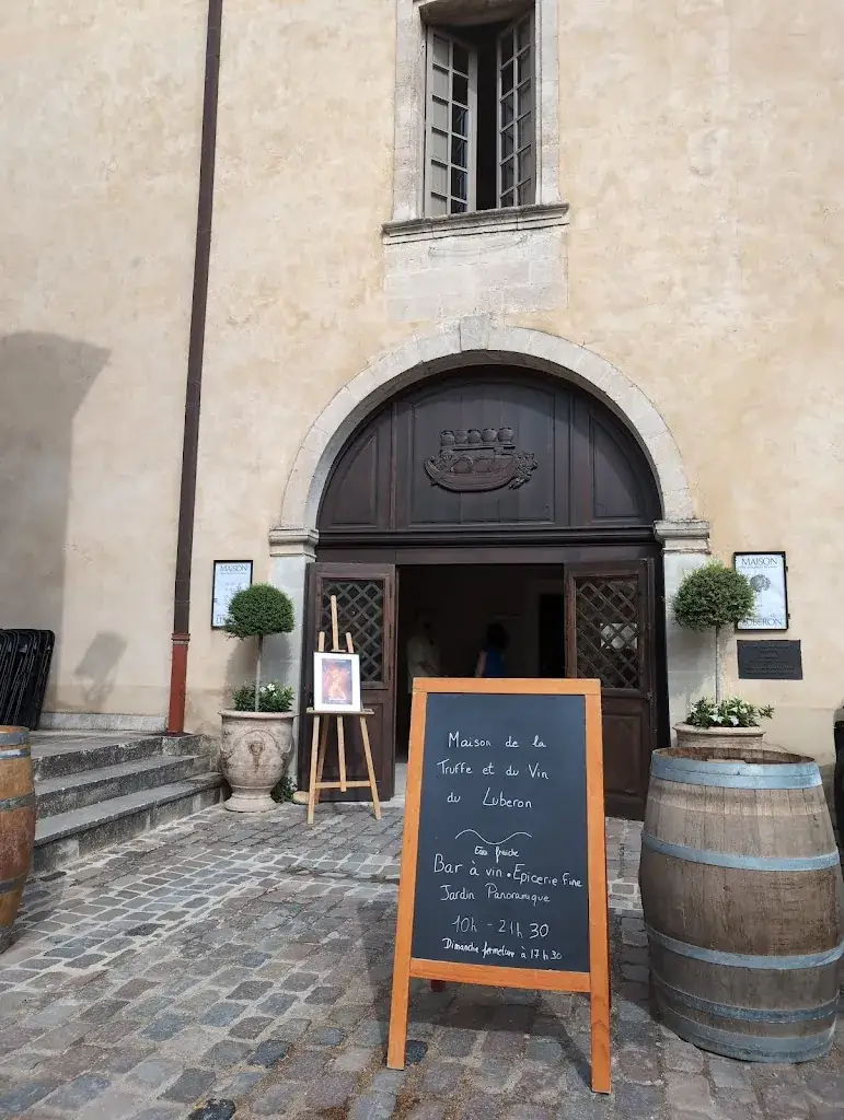 Maison de la truffe et du vin du Luberon restaurant in Ménerbes