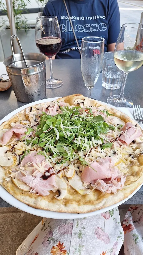 Marie Hooybergs_L'ESCANDIHADO_Ménerbes_review