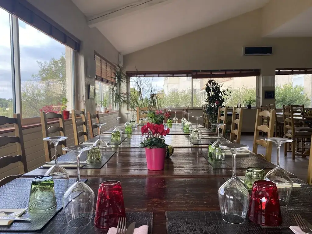 Hôtel le Grand Puech_Mimet_slider_image_1