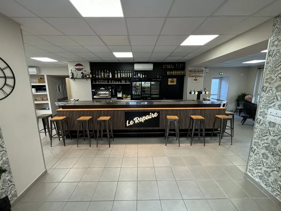 Le Repaire Mondragon restaurant in Mondragon