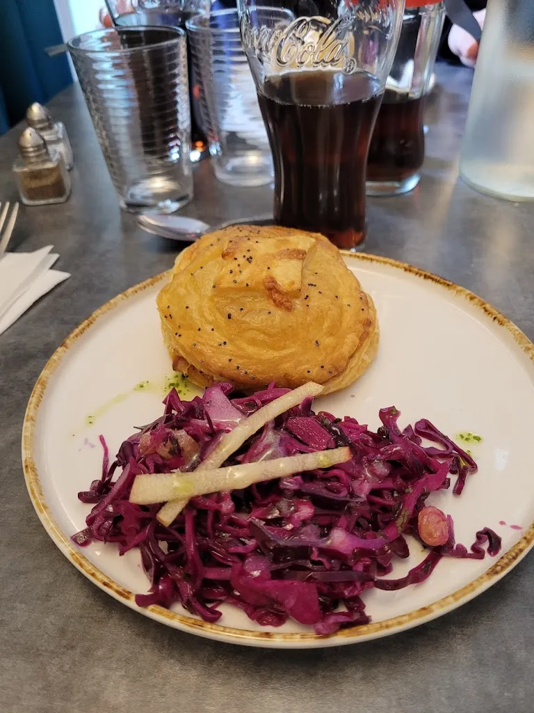 Le Repaire Mondragon_Mondragon_slider_image_2