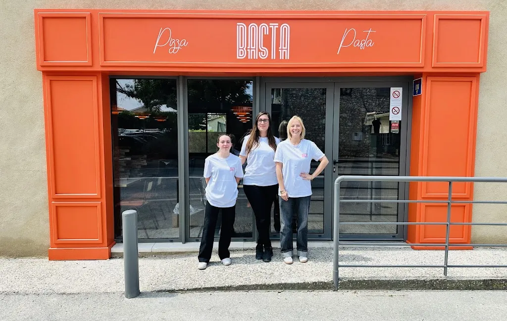 Basta restaurant in Mollégès