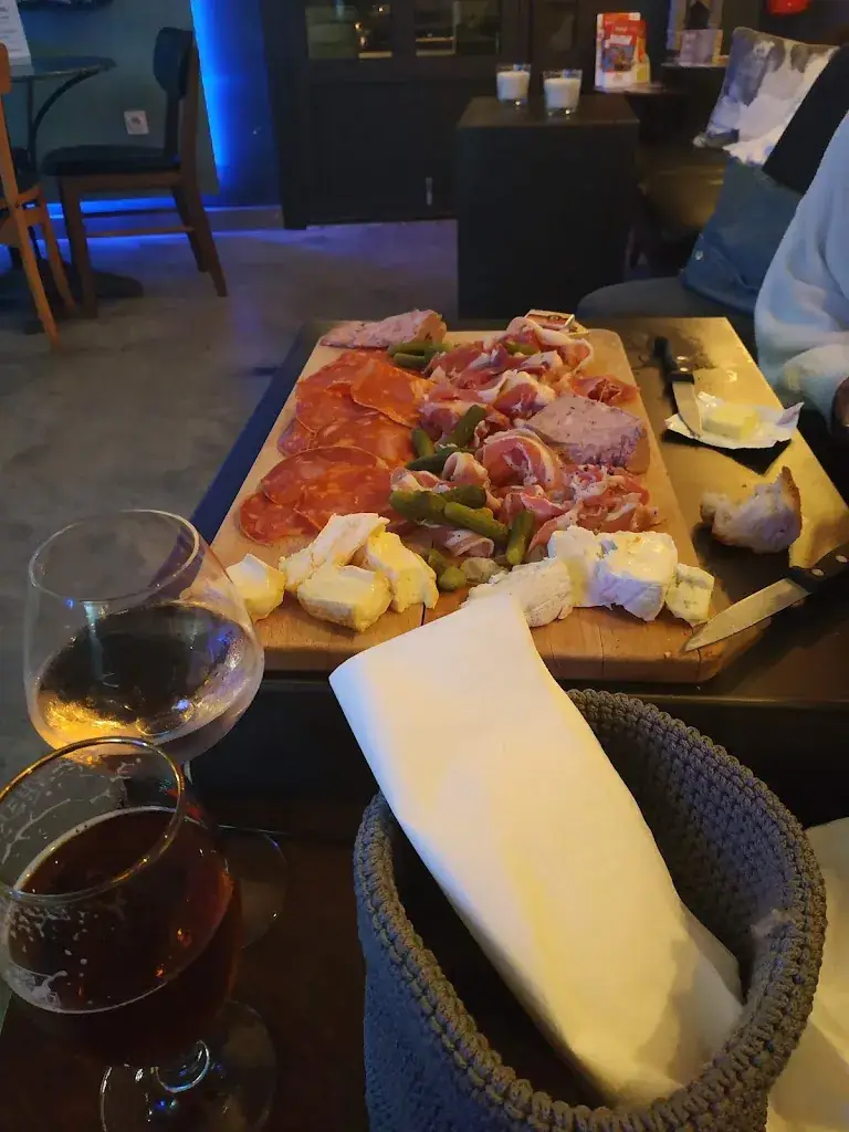 Café le B4... restaurant à Mollégès