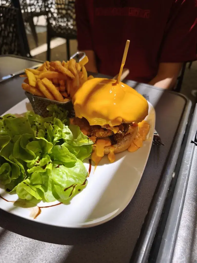 Christiane Mocquillon_Cafe De Paris_Monteux_review