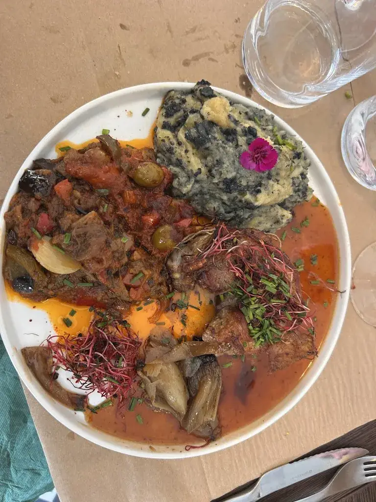 Famille Beaujean_Le Quai des Amis_Monteux_review