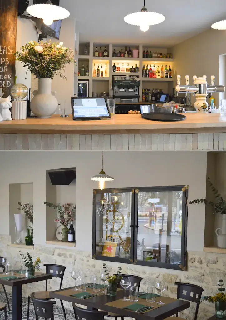 Le Quai des Amis restaurant in Monteux