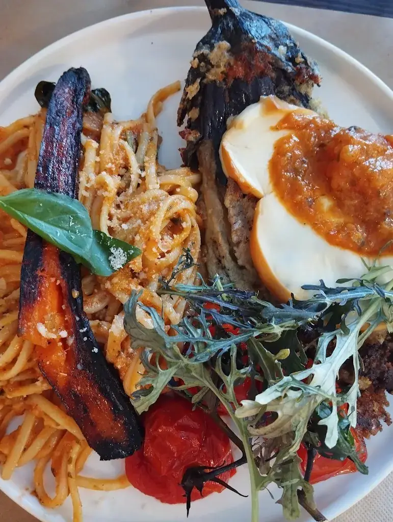 Le Quai des Amis_Monteux_slider_image_2