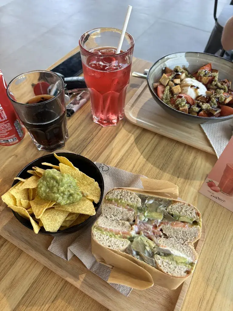 LITTLE BAGEL MONTEUX_Monteux_slider_image_2