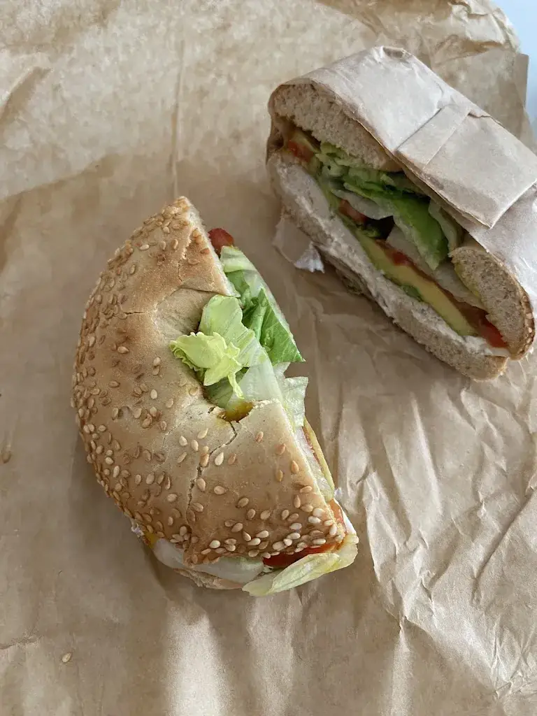 LITTLE BAGEL MONTEUX_Monteux_slider_image_3