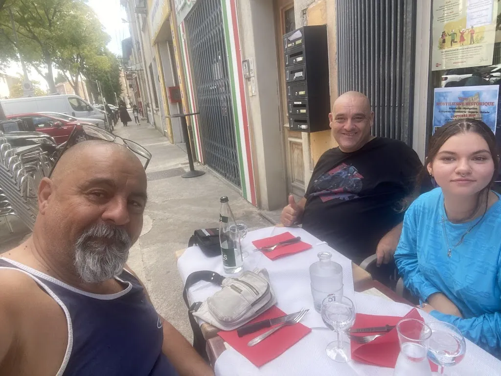 Fifi Beaugosse_Café des sports_Monteux_review