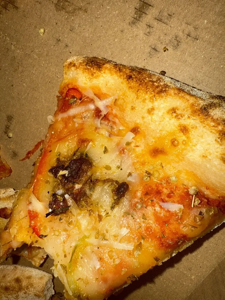 Merve Bayraktar_L'AS PIZZA_Avignon_review