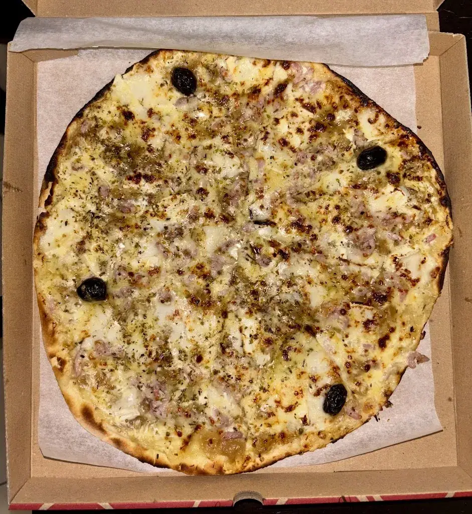 Le Traditionnel - Pizzas au feu de bois, et plats  à emporter._Morières-lès-Avignon_slider_image_3