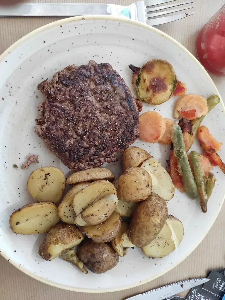 Azizah Mutik Lefebvre_Aire de Morières_Morières-lès-Avignon_recensione