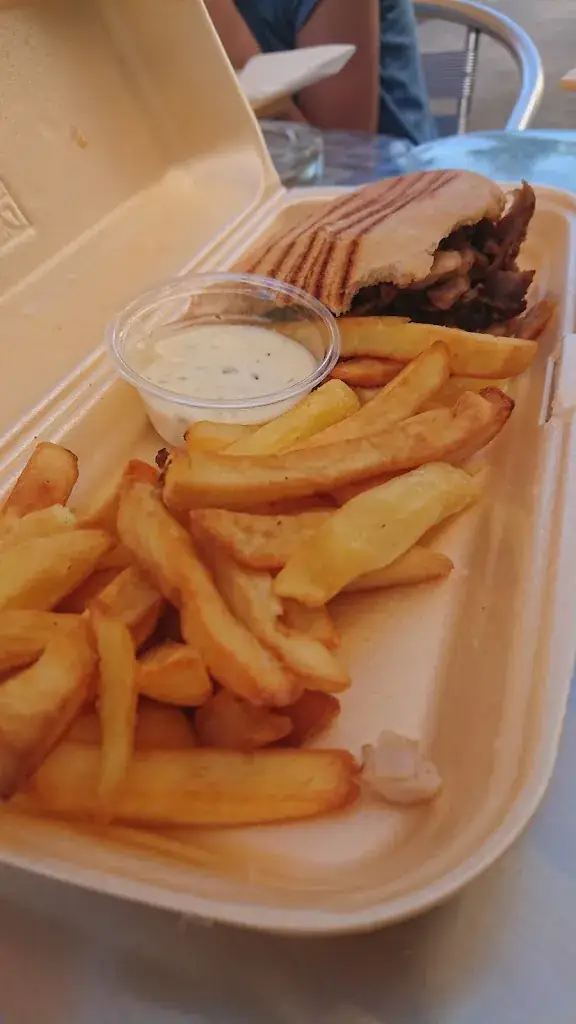 Anna Maloverjan_MAMA PIZZA_Mornas_review