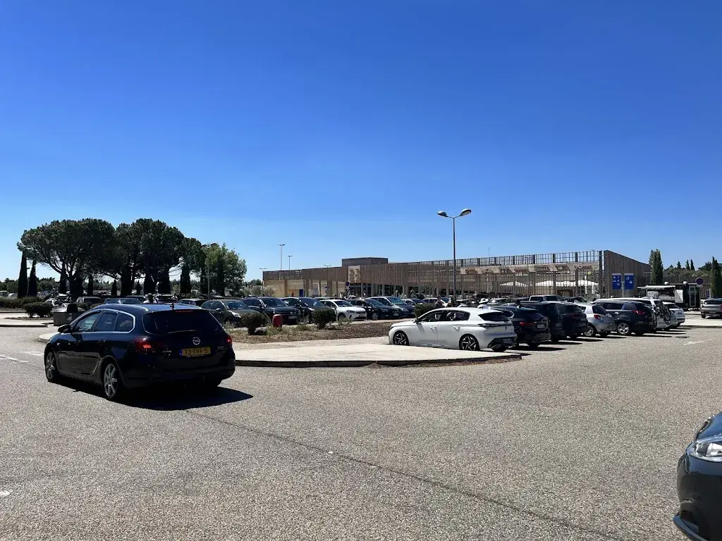 Deniz_Mornas - Village Service Area_Mornas_review