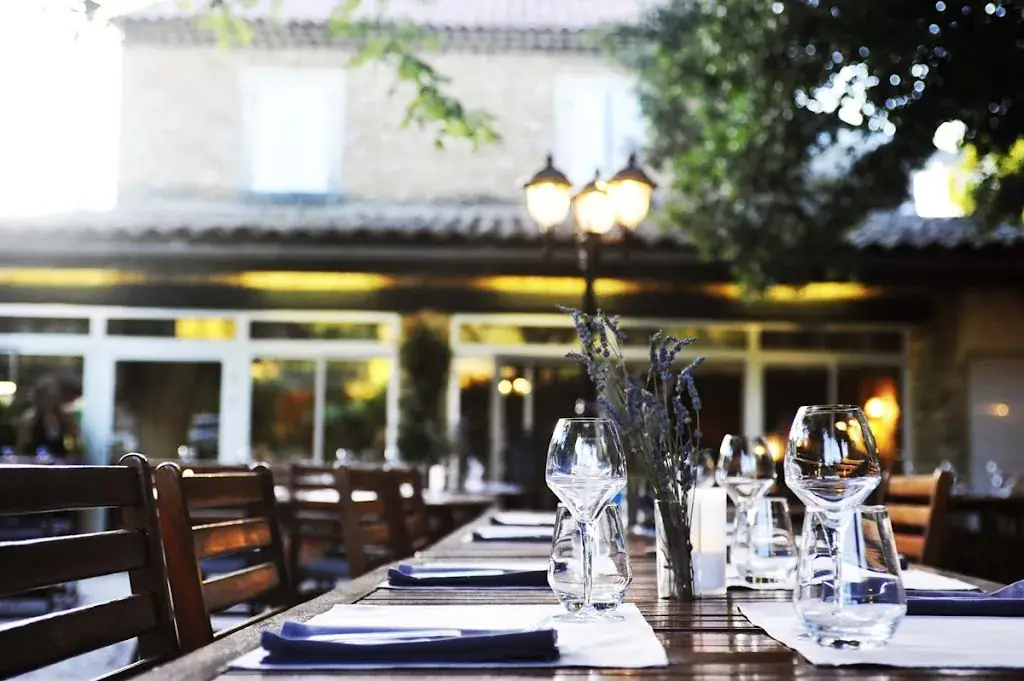 LE TEMPS DE VIVRE restaurant in Uchaux