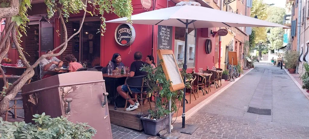 Le petit bouchon Restaurant in Mouans-Sartoux