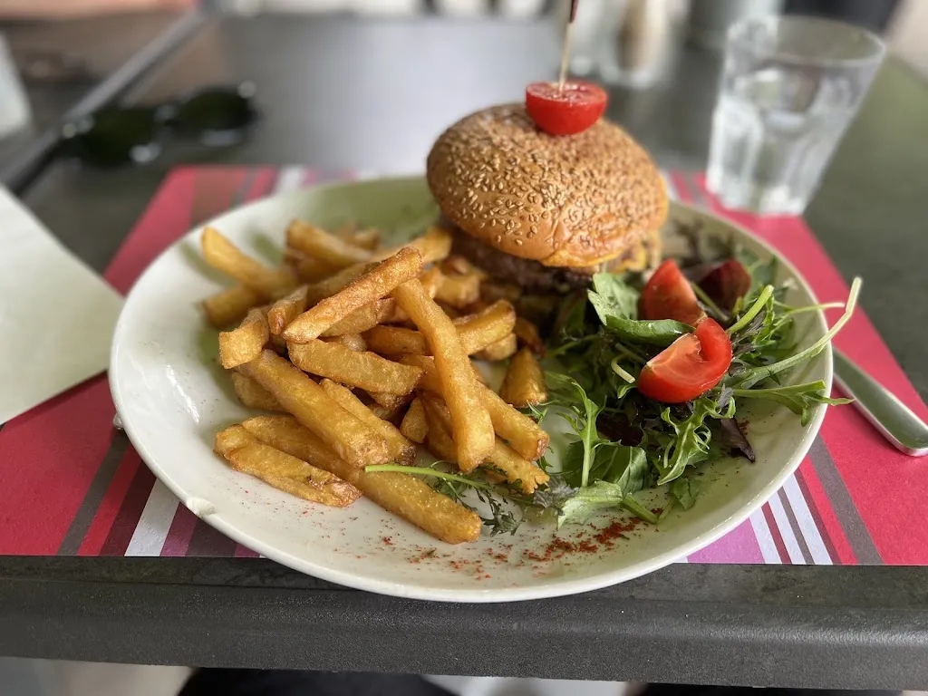 Jordan Konopate_Brasserie Le Macchiato Caffè_Mouans-Sartoux_review