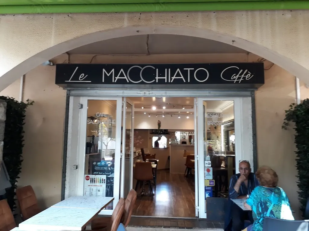 Rob Ashford_Brasserie Le Macchiato Caffè_Mouans-Sartoux_review