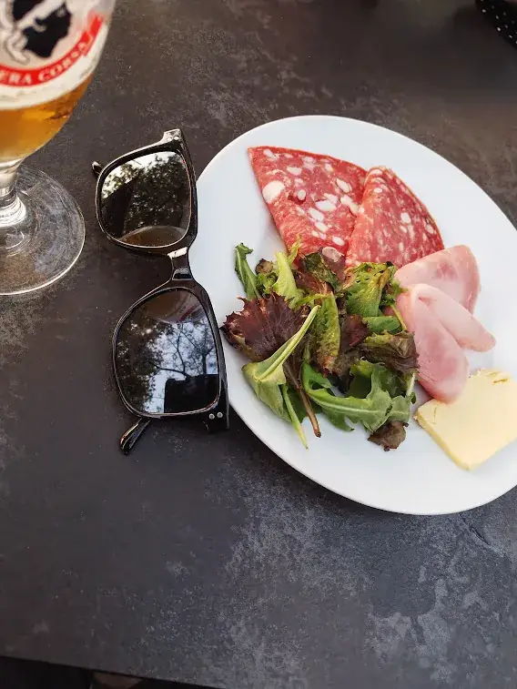 Django Retroman_Brasserie Des Cedres_Mouans-Sartoux_review