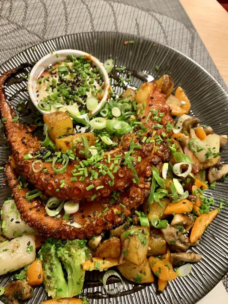 Léa DLN_Chesterfield Restaurant bar à Vin et Tapas_Mouans-Sartoux_review